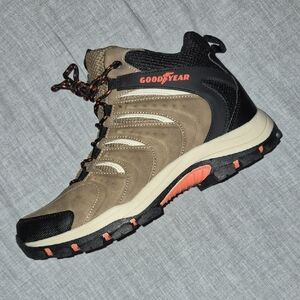 Men's Tan Hiking Boots